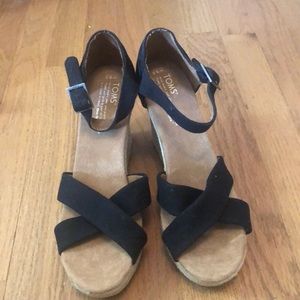 Never worn Tom’s Sienna wedges